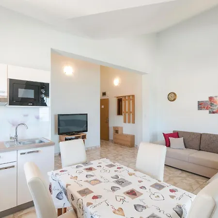 Cozy In Apartament Povljana